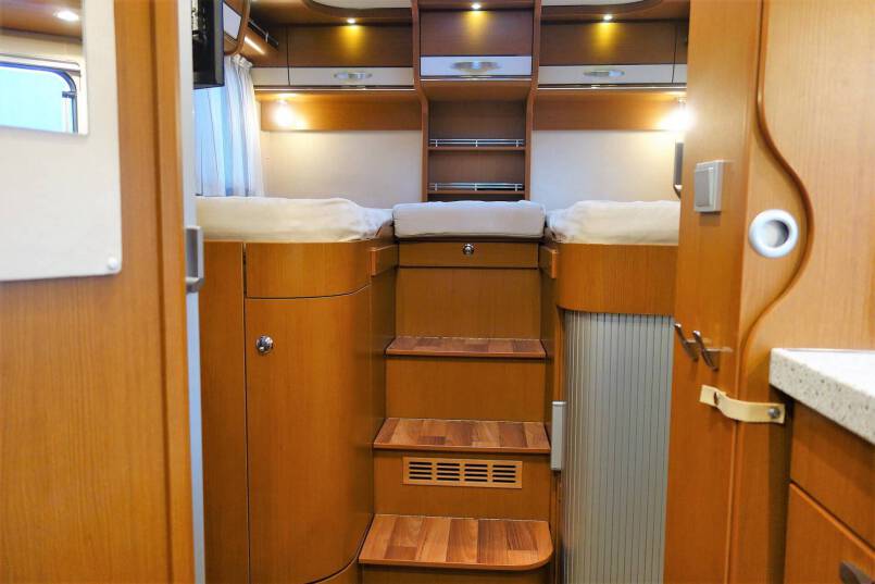 Hymer B 678 3.0 jet 157 pk Champagne, 2 aparte bedden, garage, vol optie 31