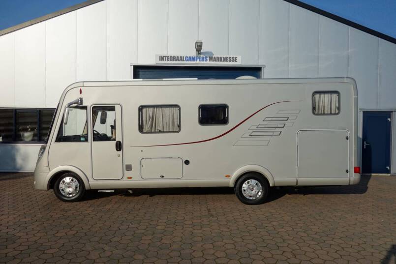 Hymer B 678 3.0 jet 157 pk Champagne, 2 aparte bedden, garage, vol optie 43