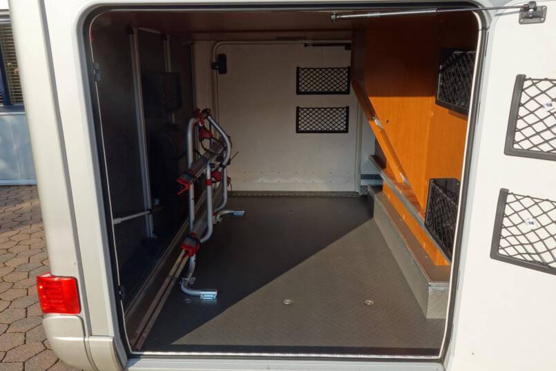 Hymer B 678 3.0 jet 157 pk Champagne, 2 aparte bedden, garage, vol optie 48