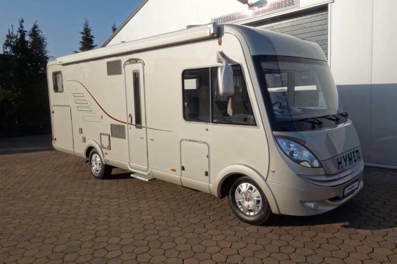 Hymer B 678 3.0 jet 157 pk Champagne, 2 aparte bedden, garage, vol optie 50