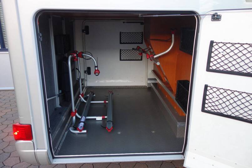 Hymer B 678 3.0 jet 157 pk Champagne, 2 aparte bedden, garage, vol optie 8