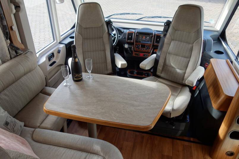 Hymer B 568 PL AUTOMAAT, PremiumLine, 2 aparte bedden, grote garage 19