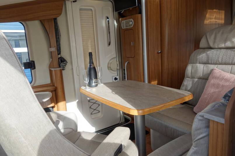 Hymer B 568 PL AUTOMAAT, PremiumLine, 2 aparte bedden, grote garage 22
