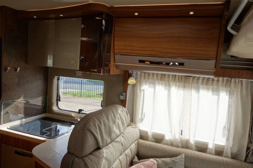 Hymer B 568 PL AUTOMAAT, PremiumLine, 2 aparte bedden, grote garage 24