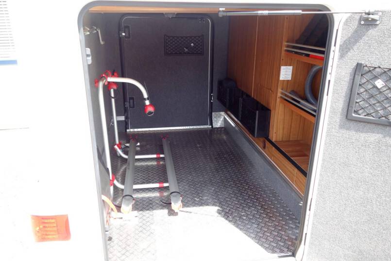 Hymer B 588 PL AUTOMAAT, PremuimLine, 2 aparte bedden, garage 12