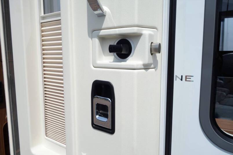 Hymer B 588 PL AUTOMAAT, PremuimLine, 2 aparte bedden, garage 14