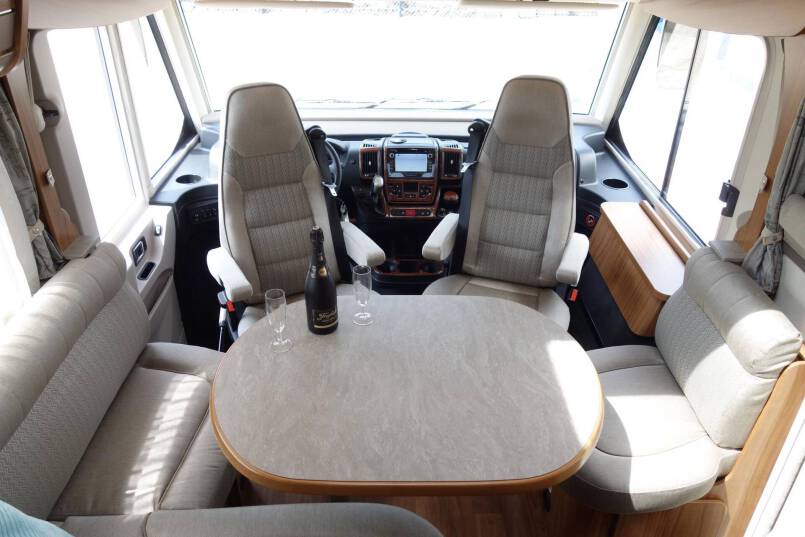Hymer B 588 PL AUTOMAAT, PremuimLine, 2 aparte bedden, garage 20