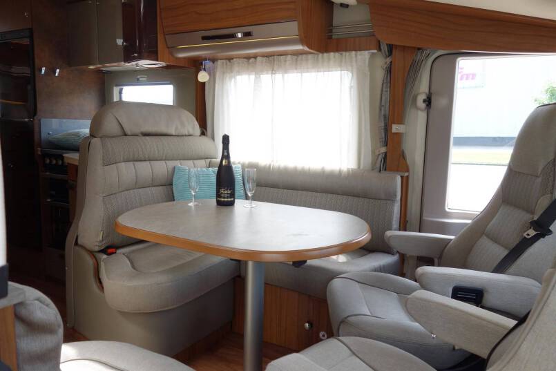 Hymer B 588 PL AUTOMAAT, PremuimLine, 2 aparte bedden, garage 22
