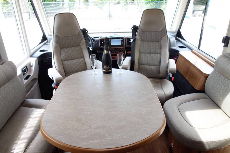Hymer B 588 PL AUTOMAAT, PremuimLine, 2 aparte bedden, garage 23