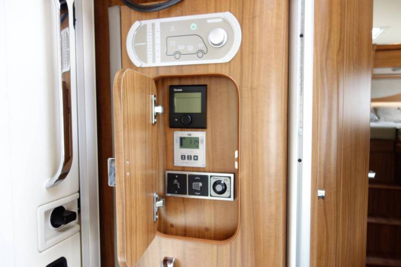 Hymer B 588 PL AUTOMAAT, PremuimLine, 2 aparte bedden, garage 26