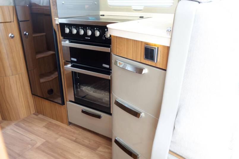 Hymer B 588 PL AUTOMAAT, PremuimLine, 2 aparte bedden, garage 28