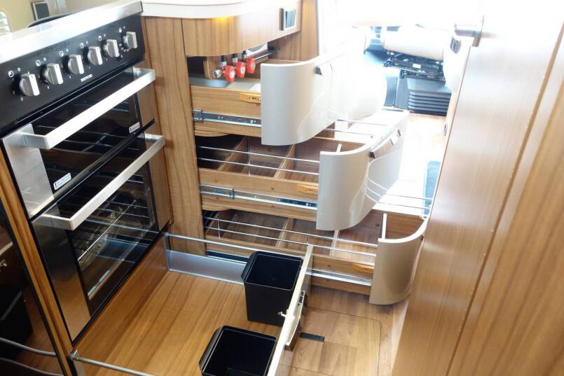 Hymer B 588 PL AUTOMAAT, PremuimLine, 2 aparte bedden, garage 29
