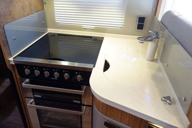 Hymer B 588 PL AUTOMAAT, PremuimLine, 2 aparte bedden, garage 31