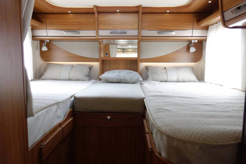 Hymer B 588 PL AUTOMAAT, PremuimLine, 2 aparte bedden, garage 35