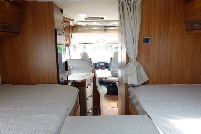 Hymer B 588 PL AUTOMAAT, PremuimLine, 2 aparte bedden, garage 38
