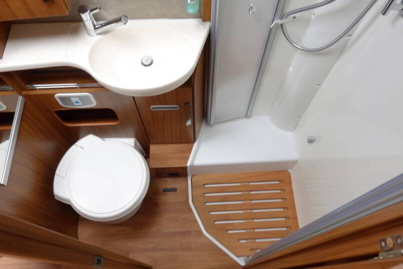 Hymer B 588 PL AUTOMAAT, PremuimLine, 2 aparte bedden, garage 39