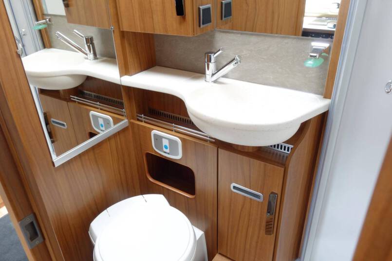 Hymer B 588 PL AUTOMAAT, PremuimLine, 2 aparte bedden, garage 40