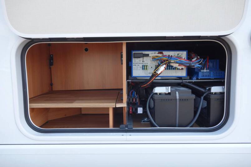 Hymer Exsis-T 588 AUTOMAAT, 150 pk, compact met 2 aparte bedden 11