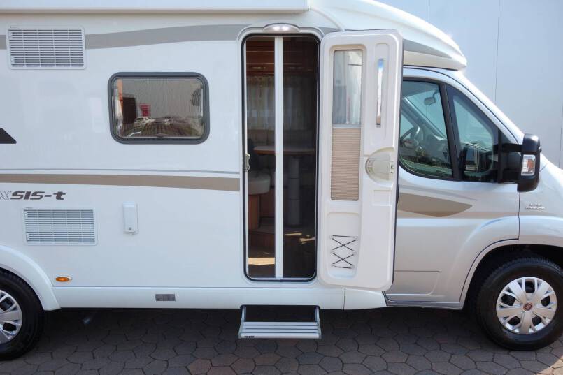 Hymer Exsis-T 588 AUTOMAAT, 150 pk, compact met 2 aparte bedden 12