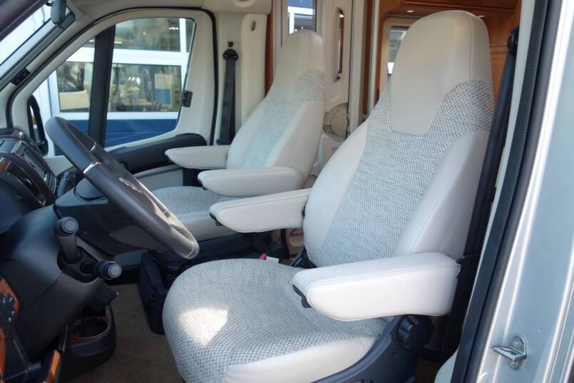 Hymer Exsis-T 588 AUTOMAAT, 150 pk, compact met 2 aparte bedden 14