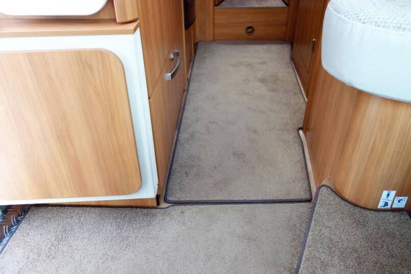 Hymer Exsis-T 588 AUTOMAAT, 150 pk, compact met 2 aparte bedden 23