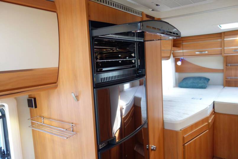 Hymer Exsis-T 588 AUTOMAAT, 150 pk, compact met 2 aparte bedden 27