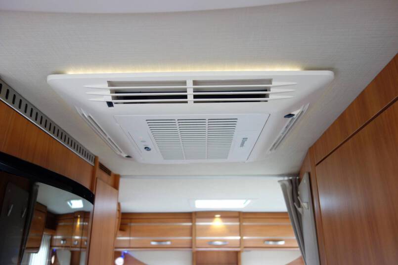 Hymer Exsis-T 588 AUTOMAAT, 150 pk, compact met 2 aparte bedden 28