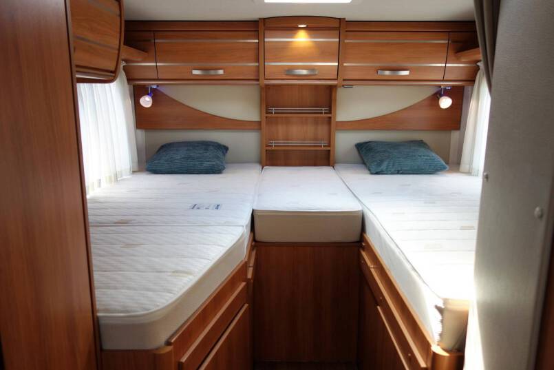 Hymer Exsis-T 588 AUTOMAAT, 150 pk, compact met 2 aparte bedden 29