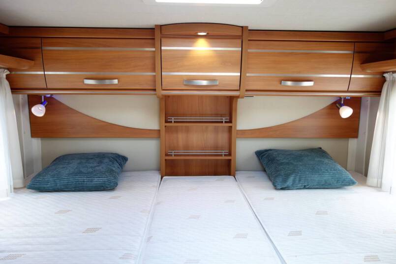 Hymer Exsis-T 588 AUTOMAAT, 150 pk, compact met 2 aparte bedden 31