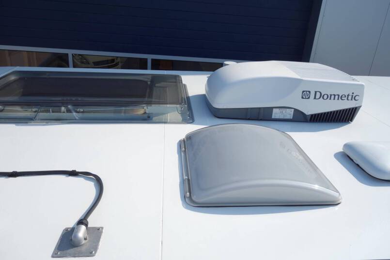 Hymer Exsis-T 588 AUTOMAAT, 150 pk, compact met 2 aparte bedden 37