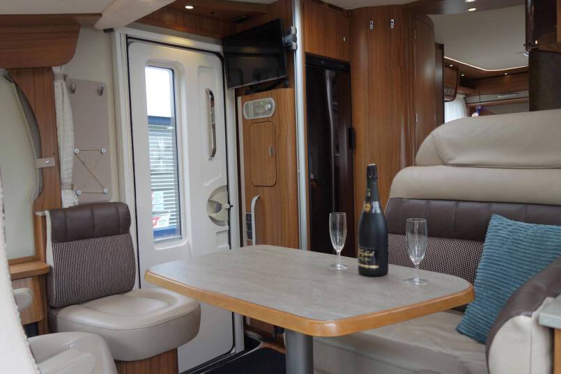 Hymer B 678 PL AUTOMAAT, 177 pk PremiumLine, 2 aparte bedden 23