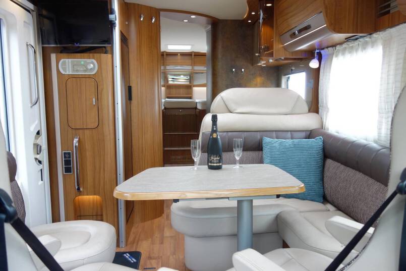 Hymer B 678 PL AUTOMAAT, 177 pk PremiumLine, 2 aparte bedden 25