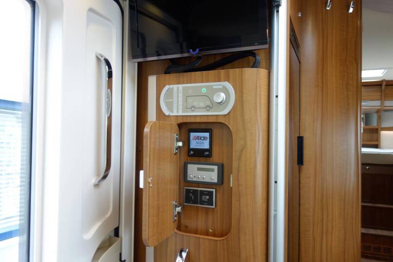 Hymer B 678 PL AUTOMAAT, 177 pk PremiumLine, 2 aparte bedden 26