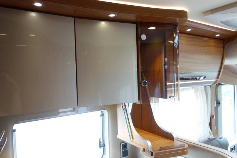 Hymer B 678 PL AUTOMAAT, 177 pk PremiumLine, 2 aparte bedden 28