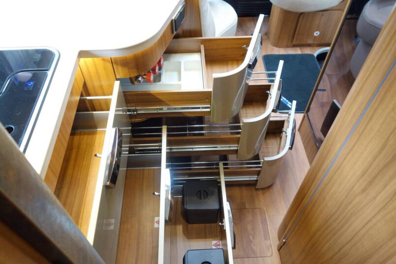 Hymer B 678 PL AUTOMAAT, 177 pk PremiumLine, 2 aparte bedden 31