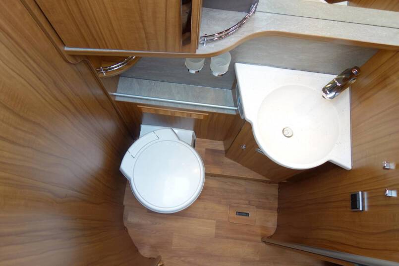 Hymer B 678 PL AUTOMAAT, 177 pk PremiumLine, 2 aparte bedden 38