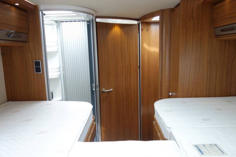 Hymer B 678 PL AUTOMAAT, 177 pk PremiumLine, 2 aparte bedden 40