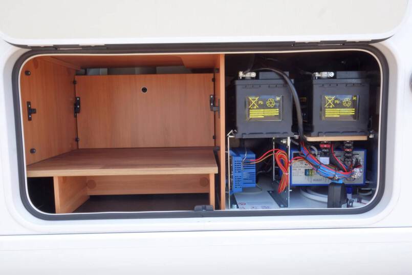 Hymer T 708 SL AUTOMAAT, 180 pk half integraal, Queens bed 12