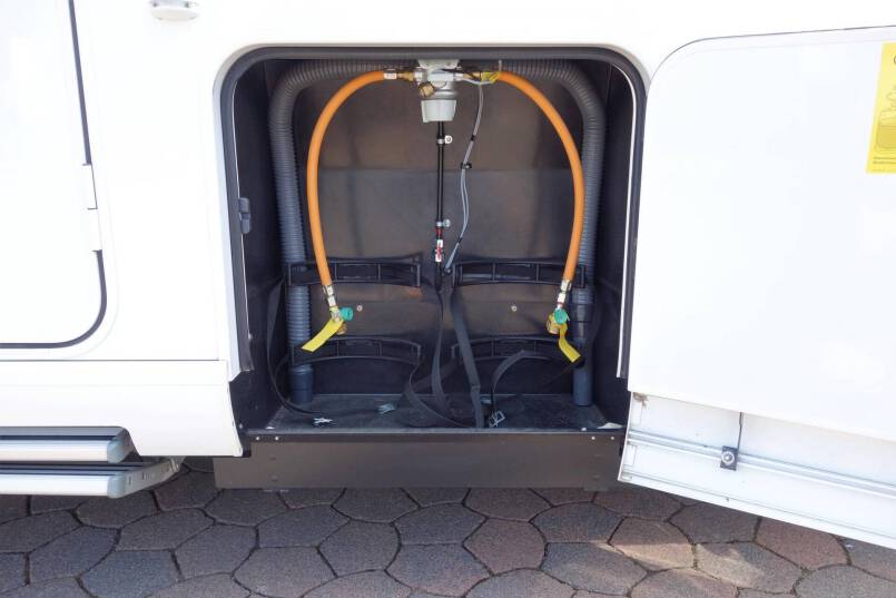 Hymer T 708 SL AUTOMAAT, 180 pk half integraal, Queens bed 13