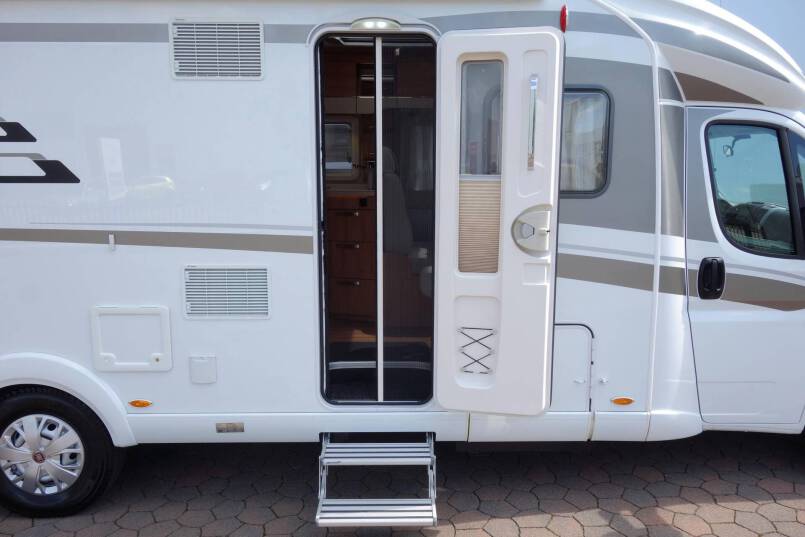 Hymer T 708 SL AUTOMAAT, 180 pk half integraal, Queens bed 14