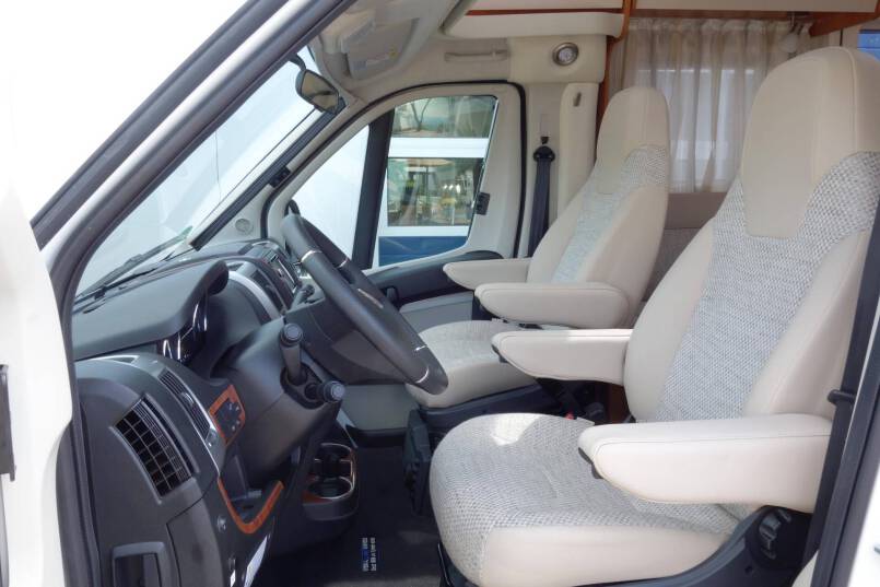 Hymer T 708 SL AUTOMAAT, 180 pk half integraal, Queens bed 15