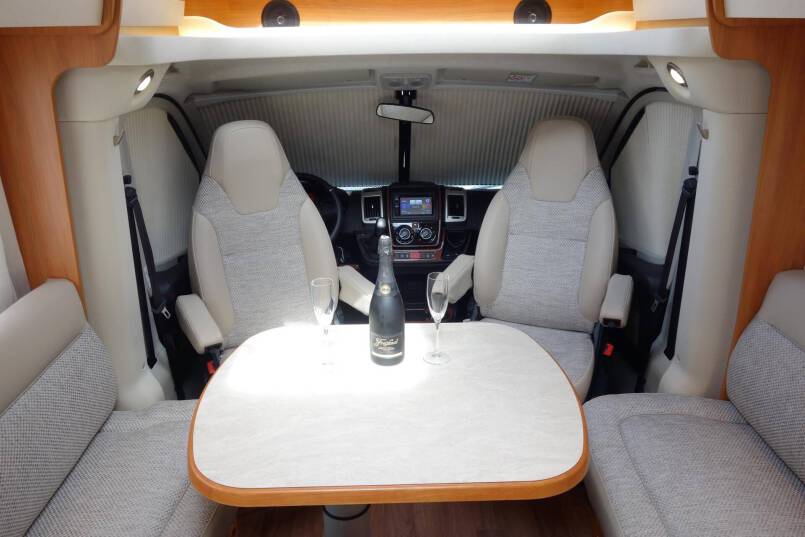 Hymer T 708 SL AUTOMAAT, 180 pk half integraal, Queens bed 17