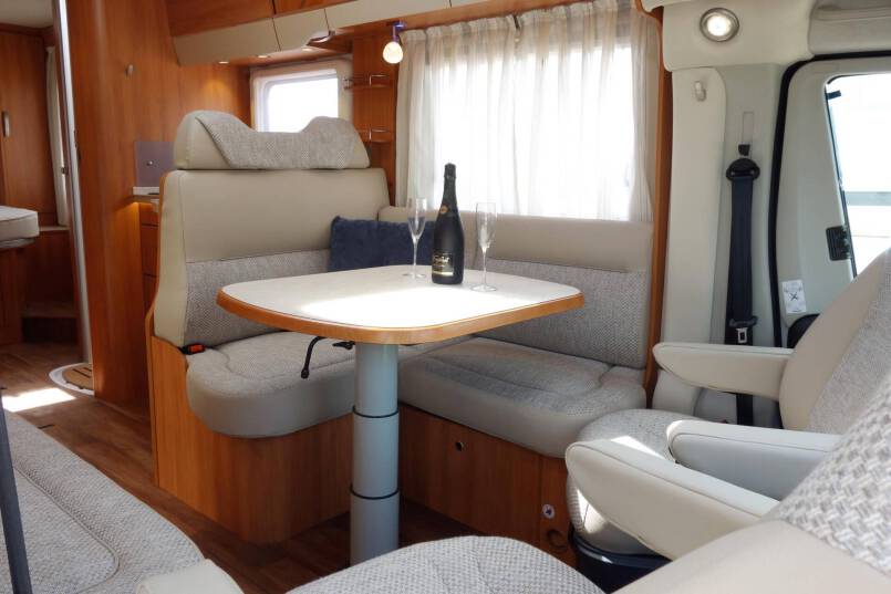 Hymer T 708 SL AUTOMAAT, 180 pk half integraal, Queens bed 20