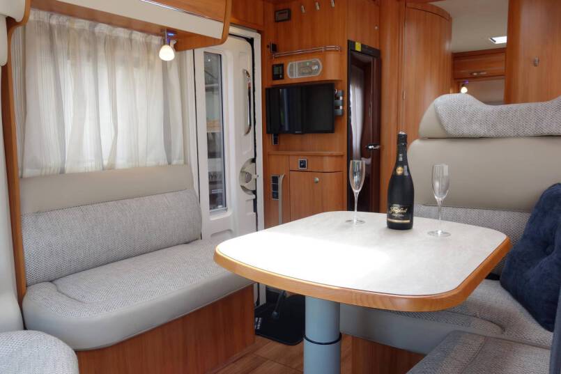 Hymer T 708 SL AUTOMAAT, 180 pk half integraal, Queens bed 21