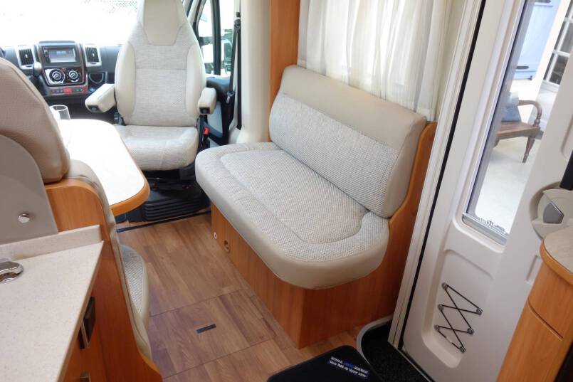 Hymer T 708 SL AUTOMAAT, 180 pk half integraal, Queens bed 23