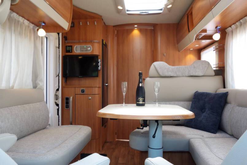 Hymer T 708 SL AUTOMAAT, 180 pk half integraal, Queens bed 24