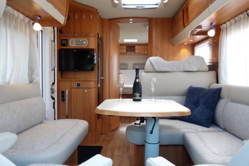 Hymer T 708 SL AUTOMAAT, 180 pk half integraal, Queens bed 25