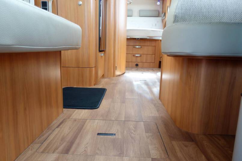 Hymer T 708 SL AUTOMAAT, 180 pk half integraal, Queens bed 26