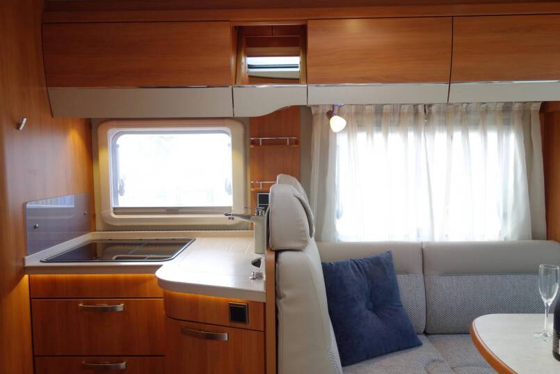 Hymer T 708 SL AUTOMAAT, 180 pk half integraal, Queens bed 28