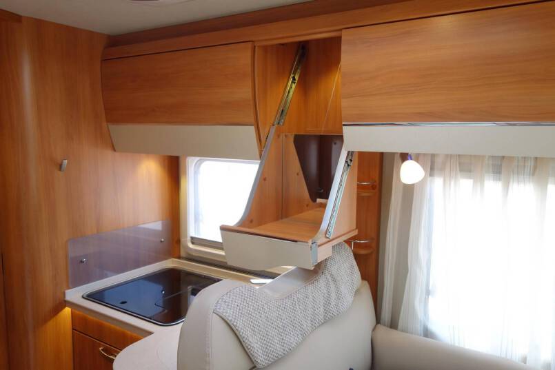 Hymer T 708 SL AUTOMAAT, 180 pk half integraal, Queens bed 29